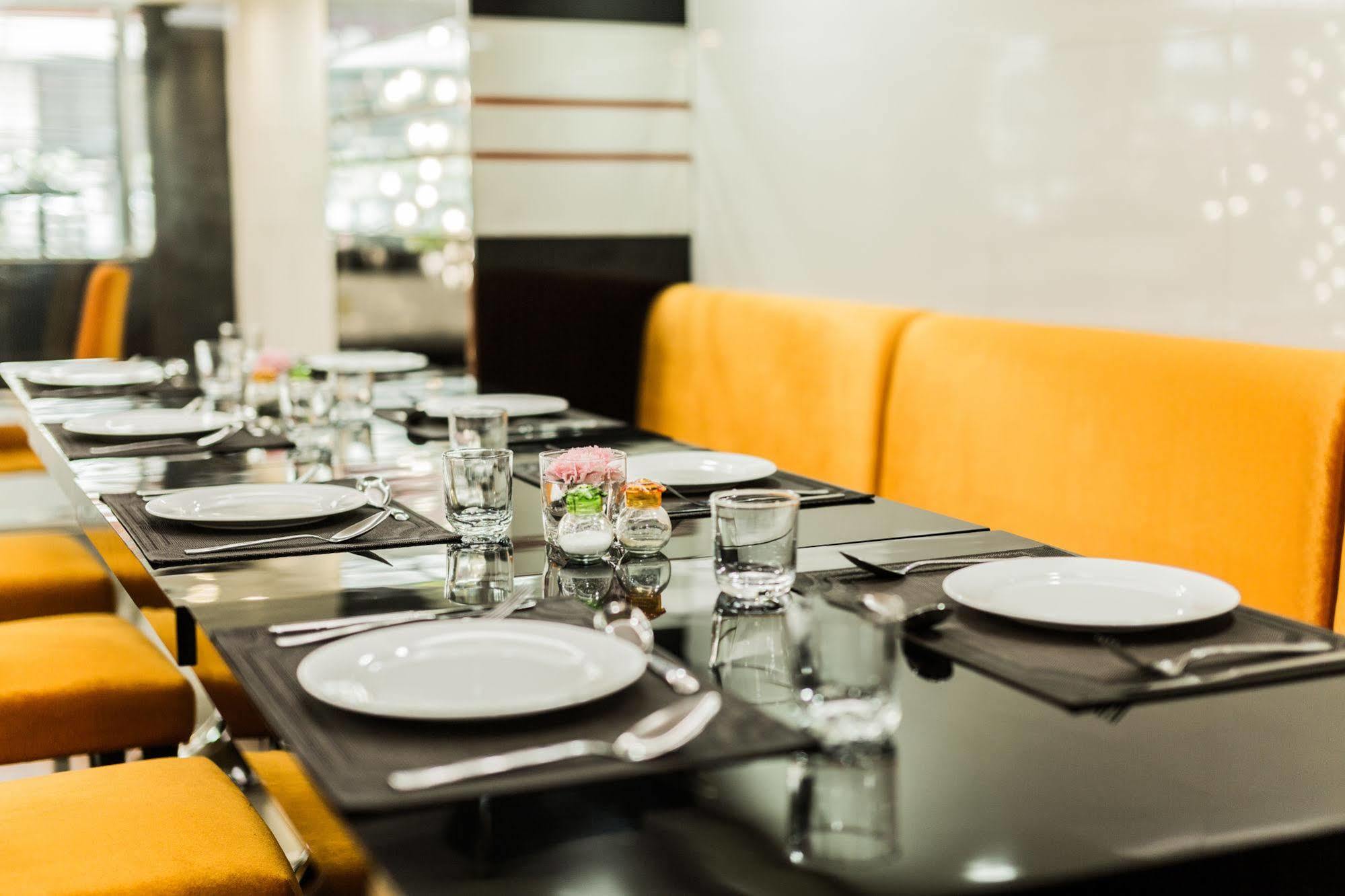Le Touche Hotel Bangkok Extérieur photo